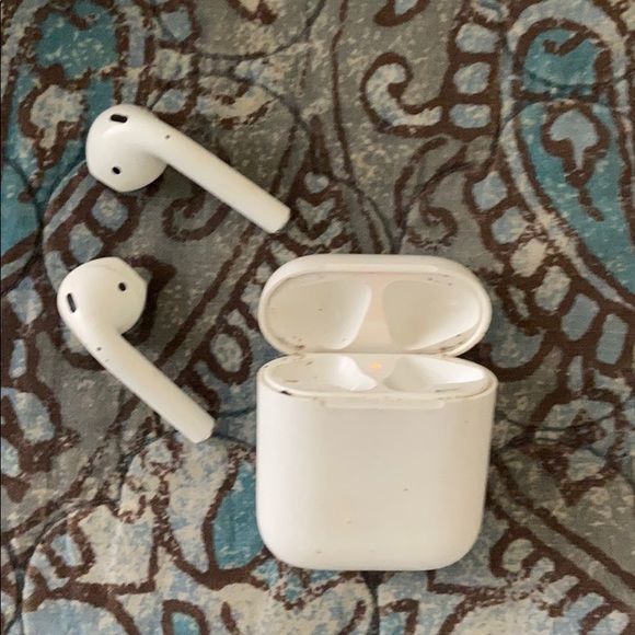 Apple AirPods 1st Generation